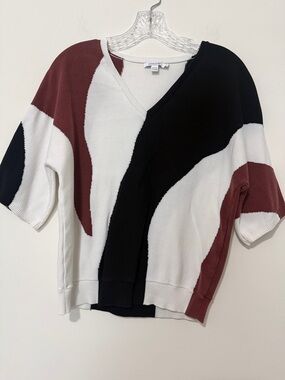 Chicos Short Sleeve, V Neck Sweater in size 1 (8)